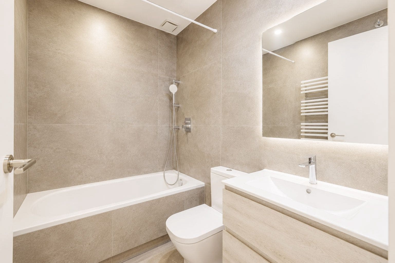 4 quarto Moradia em Banda para venda em Barcelona cidade com piscina garagem - 750 000 € (Ref: 9987993)