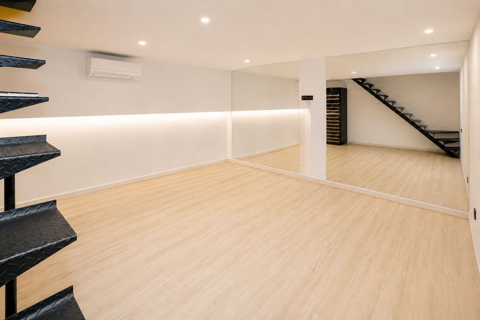 4 quarto Moradia em Banda para venda em Barcelona cidade com piscina garagem - 750 000 € (Ref: 9987993)