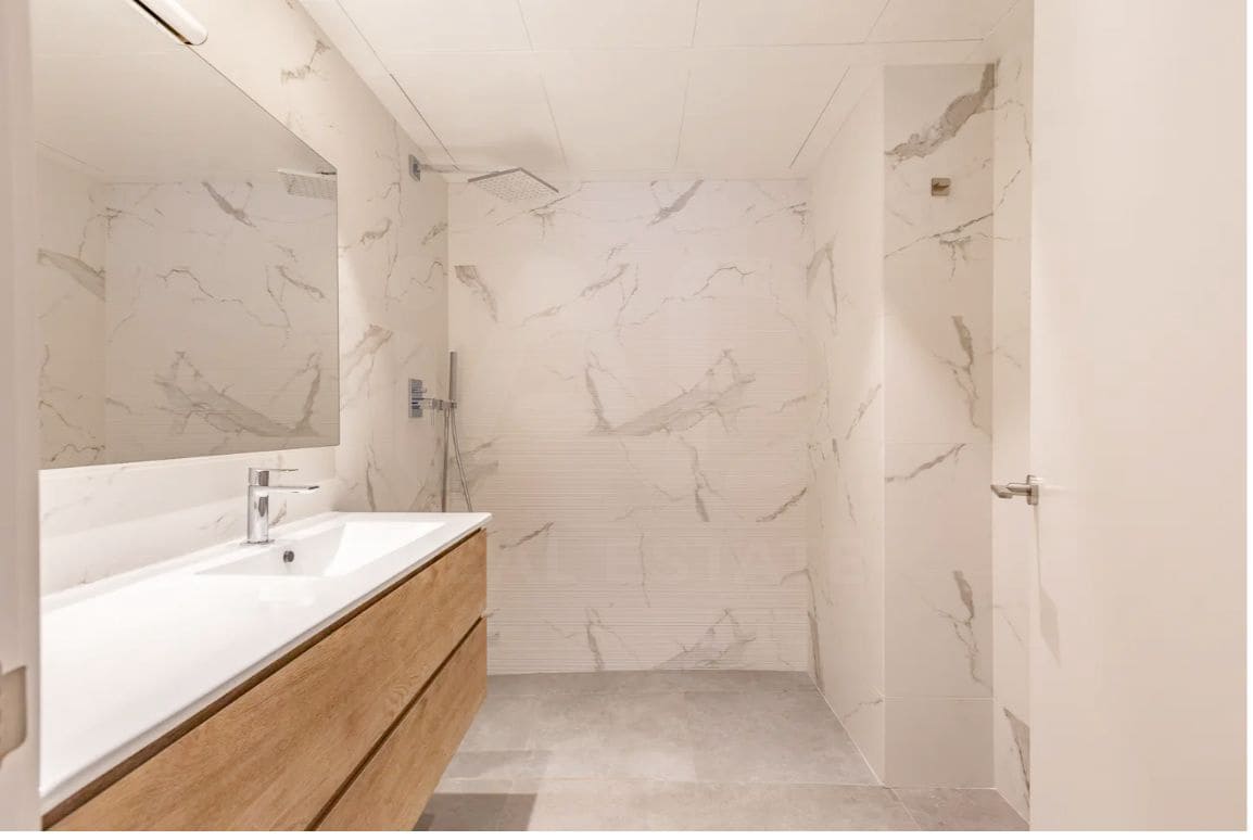 4 quarto Moradia em Banda para venda em Barcelona cidade com piscina garagem - 750 000 € (Ref: 9987993)