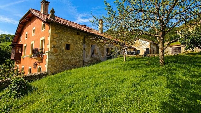Adosado de 4 habitaciones en Villegar, Corvera de Toranzo en venta - 240.000 € (Ref: 9987997)
