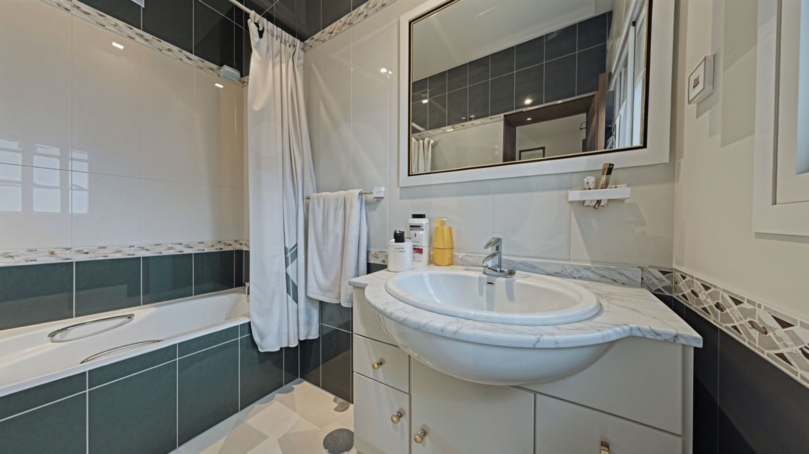 4 sypialnia Dom na sprzedaż w Miasto Kadyks z basenem garażem - 499 950 € (Ref: 9987998)