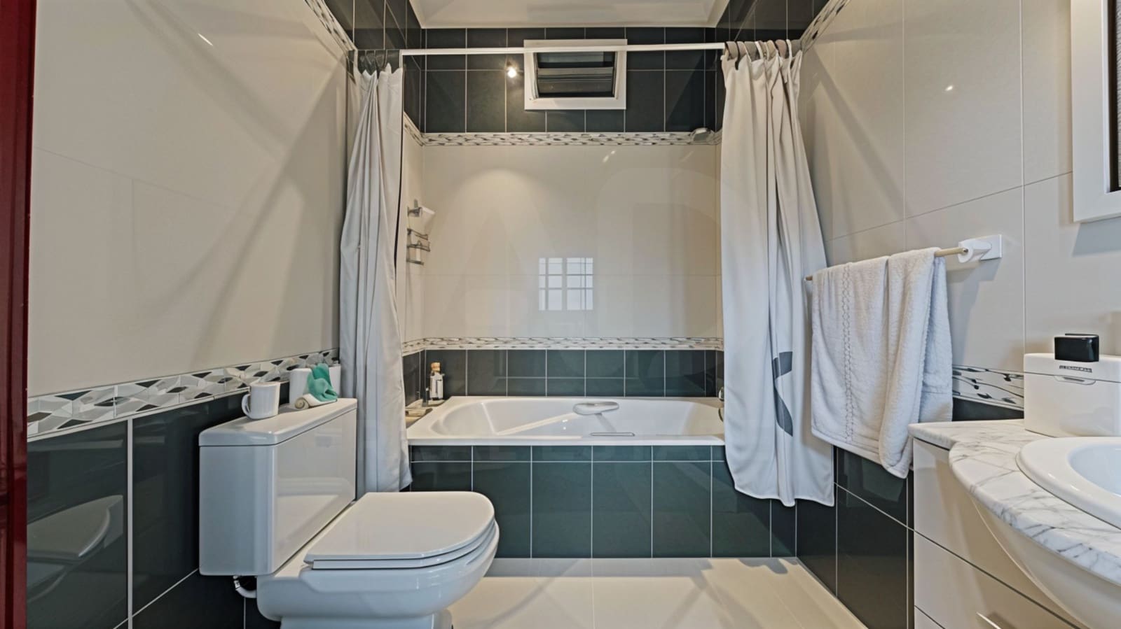 4 sypialnia Dom na sprzedaż w Miasto Kadyks z basenem garażem - 499 950 € (Ref: 9987998)