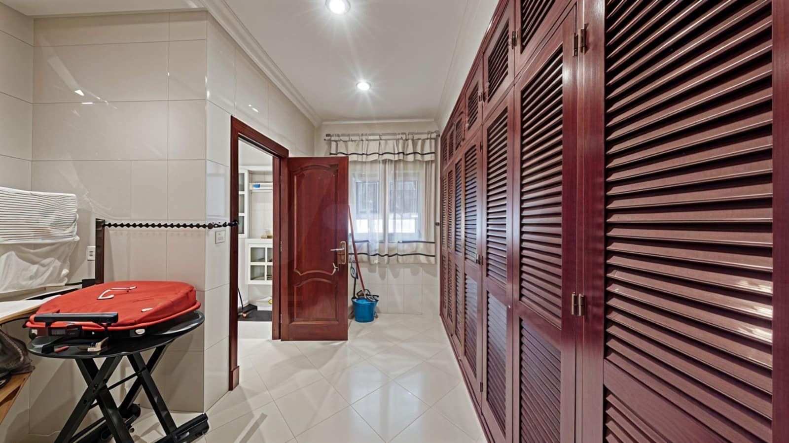 4 sypialnia Dom na sprzedaż w Miasto Kadyks z basenem garażem - 499 950 € (Ref: 9987998)