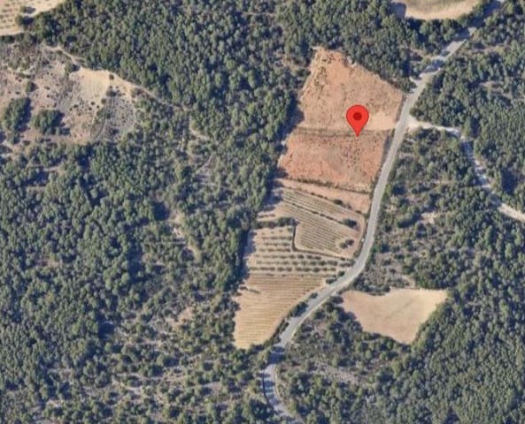 Ubebygd land til salgs i Tarragona by - € 125 000 (Ref: 9988001)