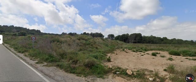 Ubebygd land til salgs i Tarragona by - € 125 000 (Ref: 9988001)