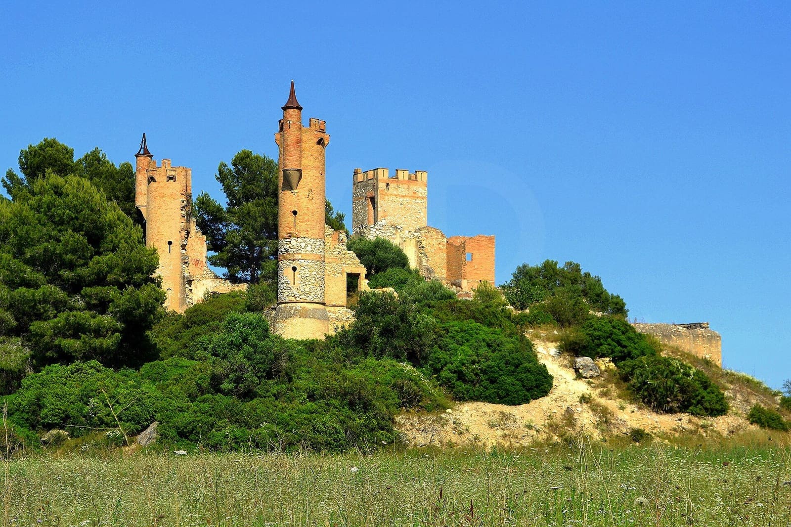 Ubebygd land til salgs i Tarragona by - € 125 000 (Ref: 9988001)
