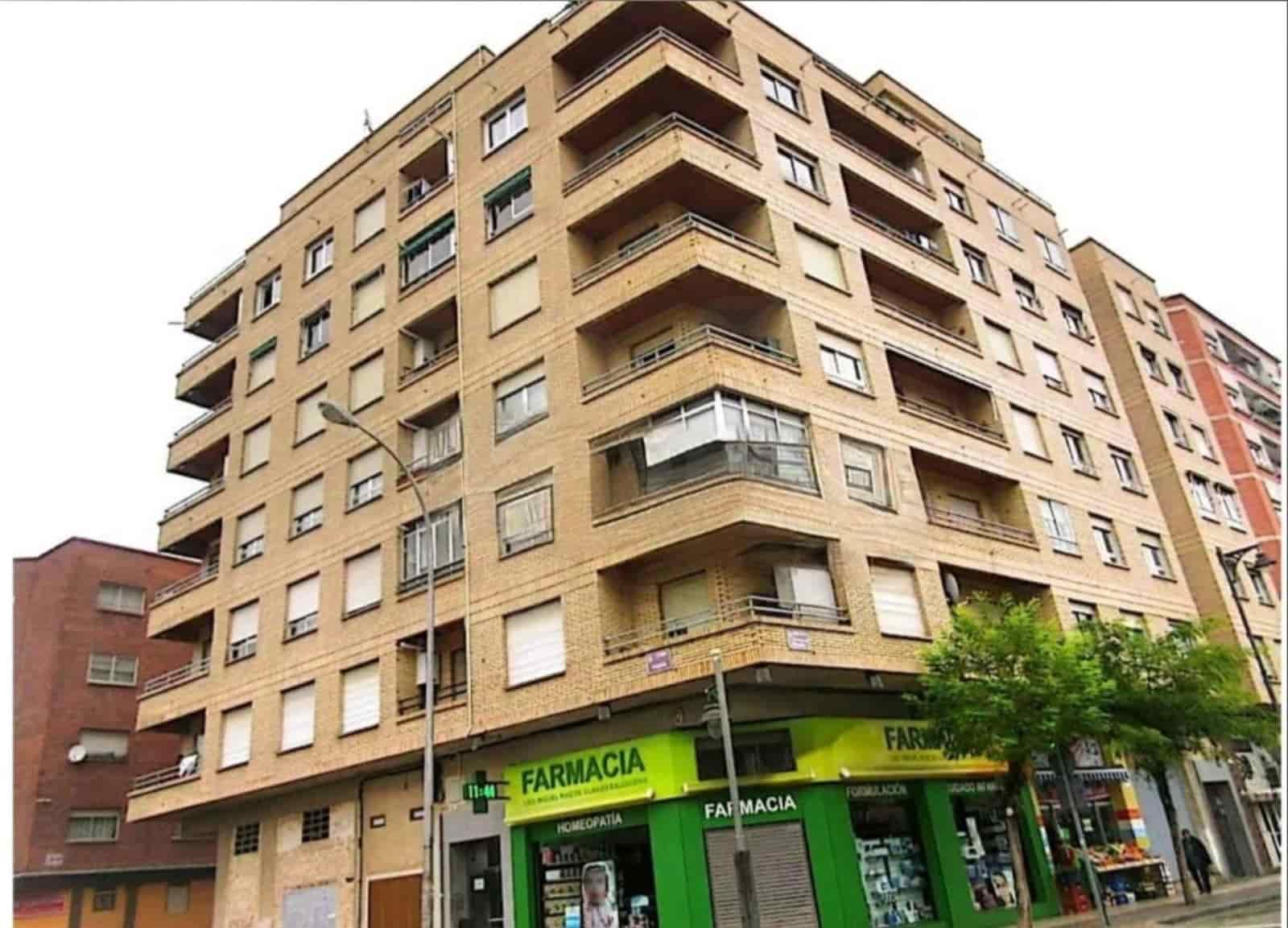 Apartamento de 4 habitaciones en Logroño en venta - 299.999 € (Ref: 9988003)