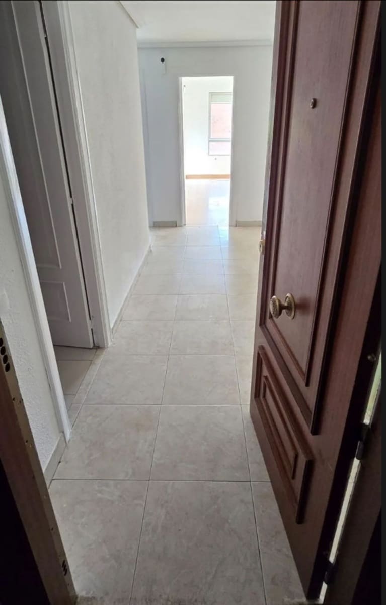 Apartamento de 4 habitaciones en Logroño en venta - 299.999 € (Ref: 9988003)