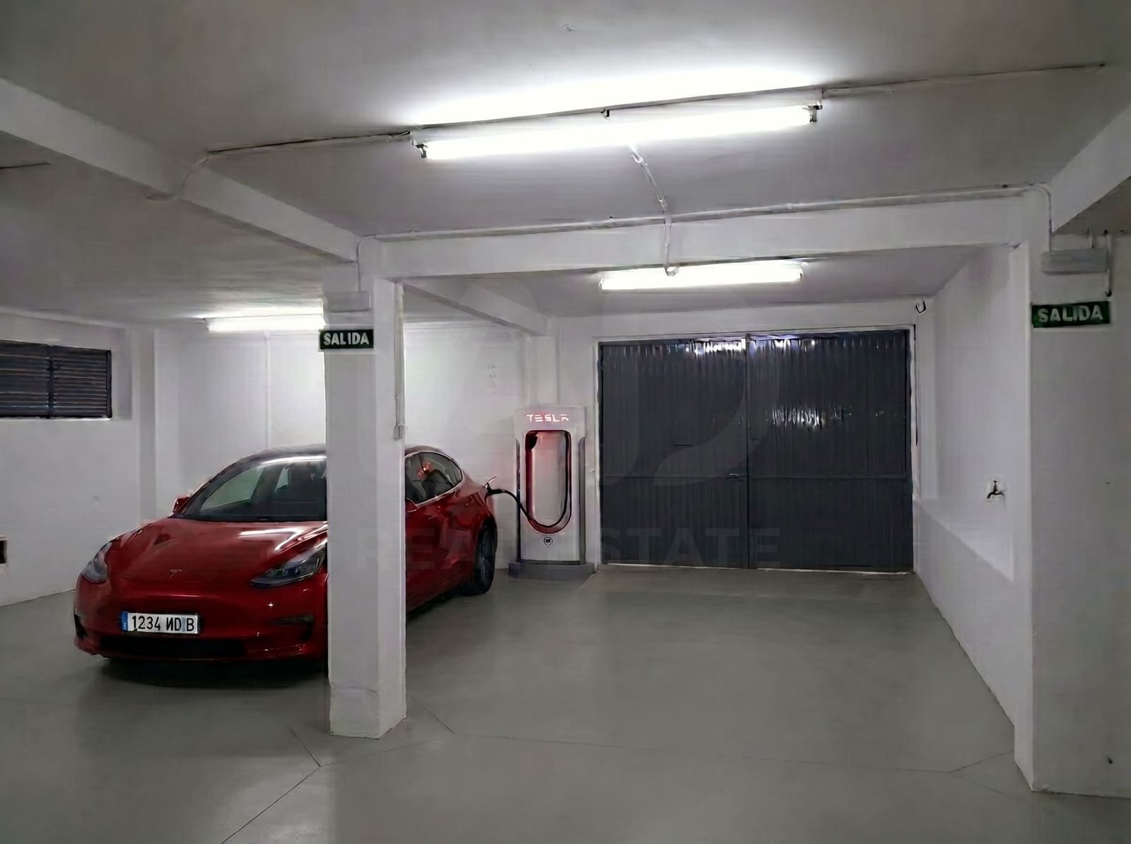 Garage til salg i Madrid by - € 170.000 (Ref: 9988004)