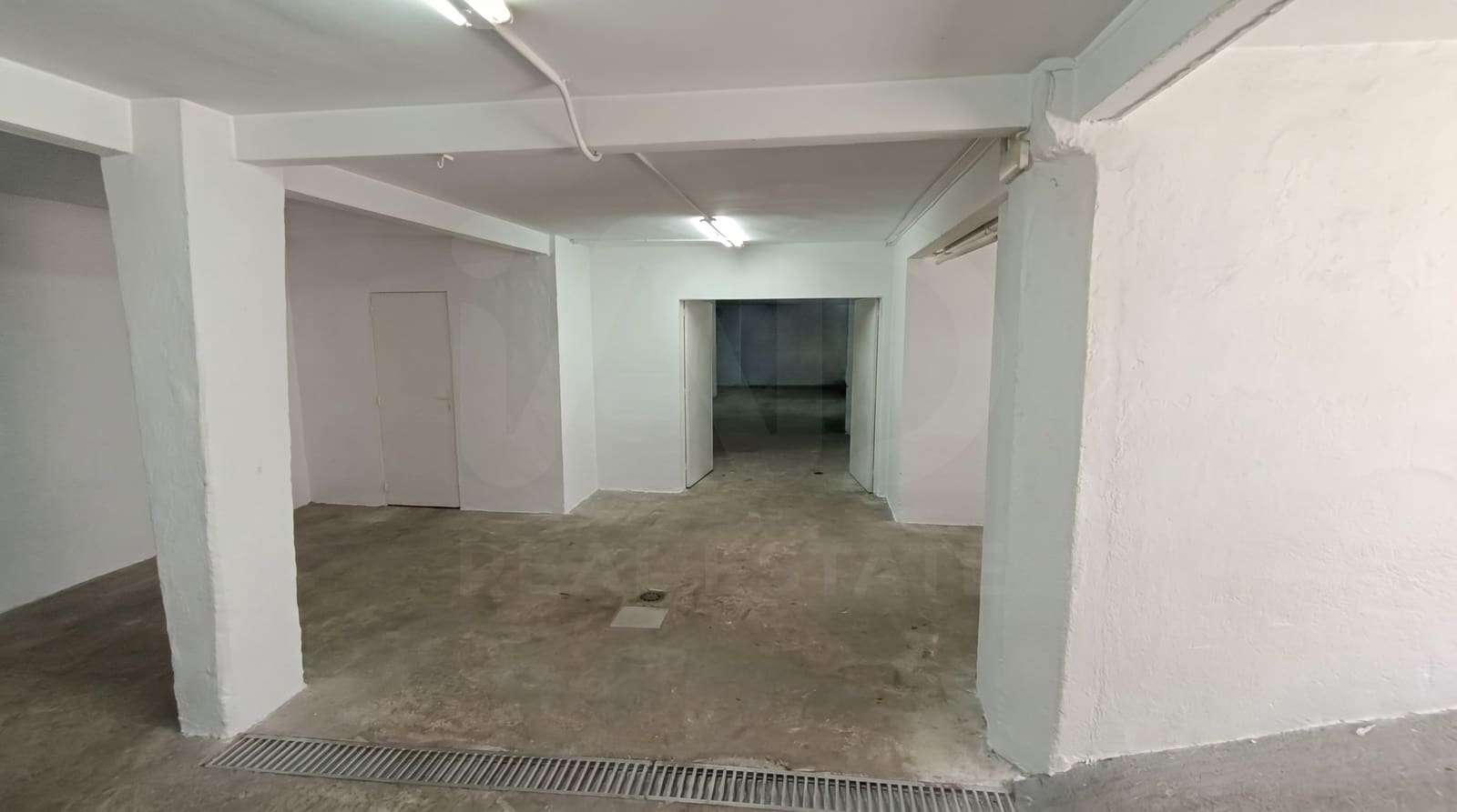 Garage til salg i Madrid by - € 170.000 (Ref: 9988004)