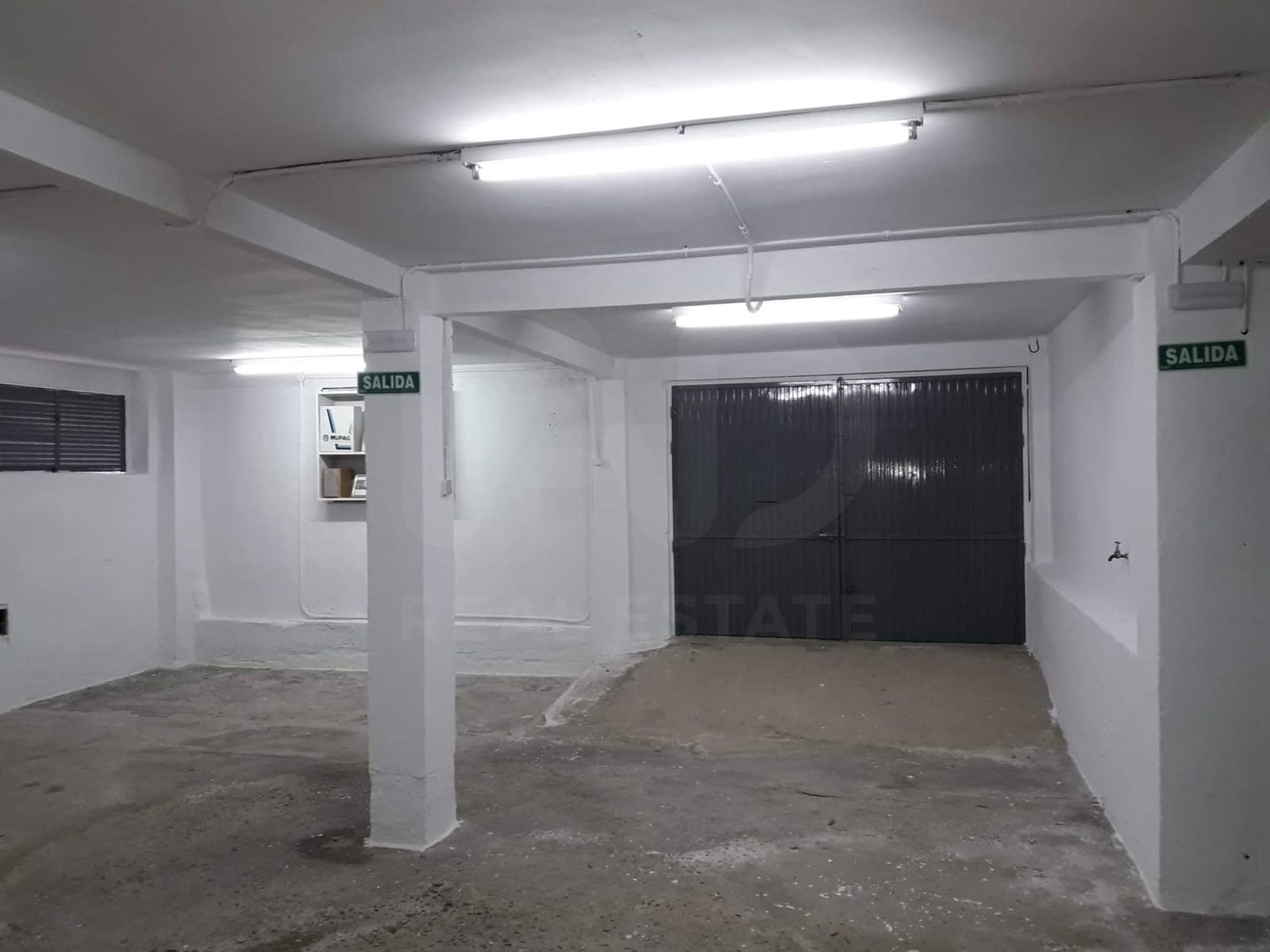 Garage til salg i Madrid by - € 170.000 (Ref: 9988004)