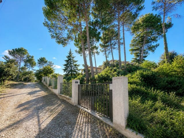Byggetomt til salgs i Barcelona by - € 115 000 (Ref: 9988011)