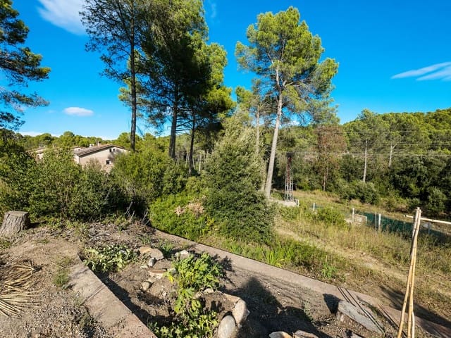 Byggetomt til salgs i Barcelona by - € 115 000 (Ref: 9988011)