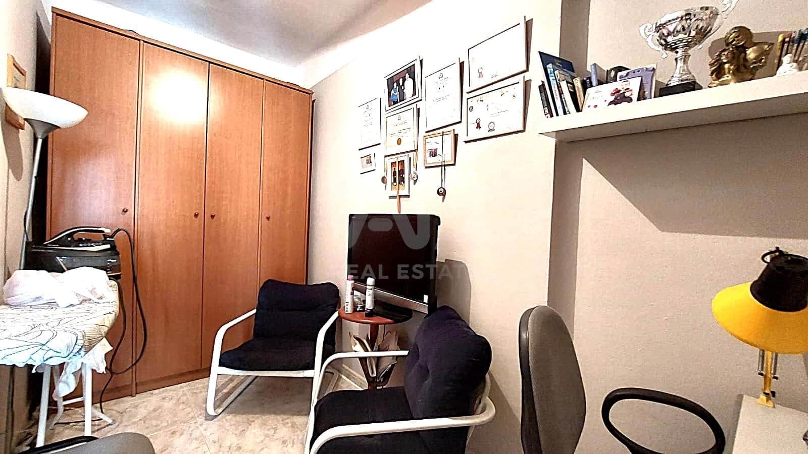 4 sypialnia Apartament na sprzedaż w Miasto Barcelona - 135 000 € (Ref: 9988012)