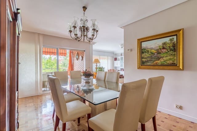Apartamento de 5 habitaciones en Pozuelo de Alarcón en venta con piscina garaje - 1.350.000 € (Ref: 9988021)