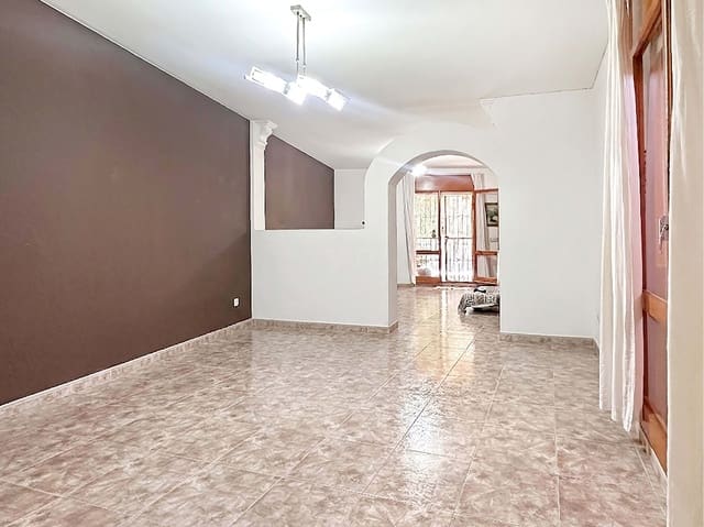 4 soveværelse Byhus til salg i Roda de Barà med garage - € 315.000 (Ref: 9988022)