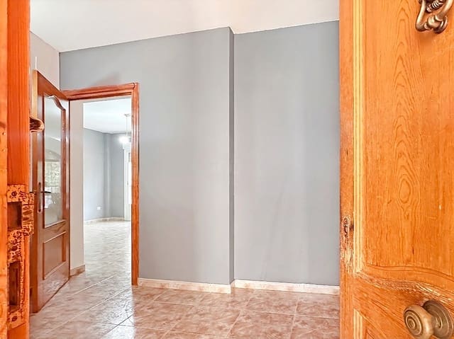 4 soveværelse Byhus til salg i Roda de Barà med garage - € 315.000 (Ref: 9988022)