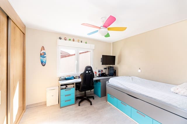 3 soveværelse Rækkehus til salg i Madrid by med garage - € 520.000 (Ref: 9988023)