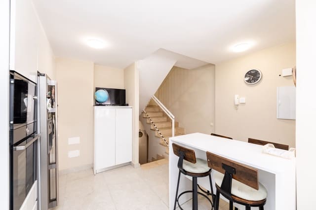 3 soveværelse Rækkehus til salg i Madrid by med garage - € 520.000 (Ref: 9988023)