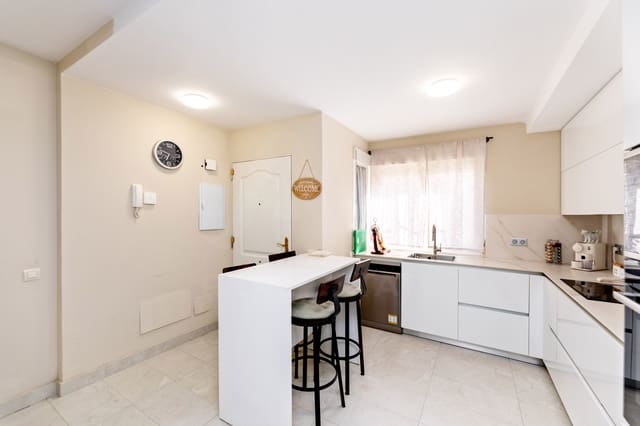 3 soveværelse Rækkehus til salg i Madrid by med garage - € 520.000 (Ref: 9988023)