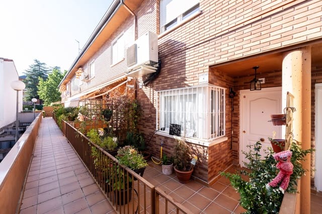 3 soveværelse Rækkehus til salg i Madrid by med garage - € 520.000 (Ref: 9988023)