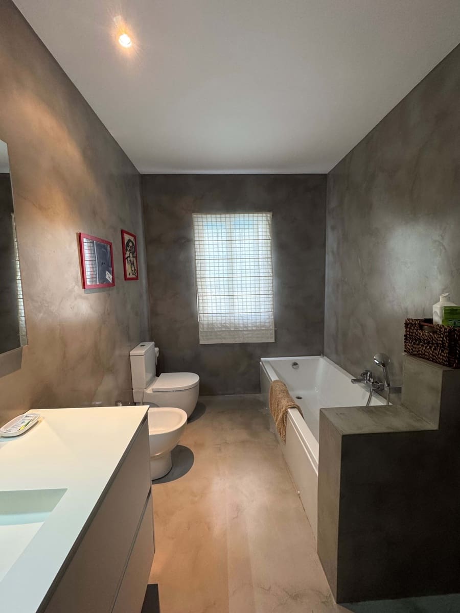 5 soverom Hus til salgs i Barcelona by med svømmebasseng - € 870 000 (Ref: 9988024)