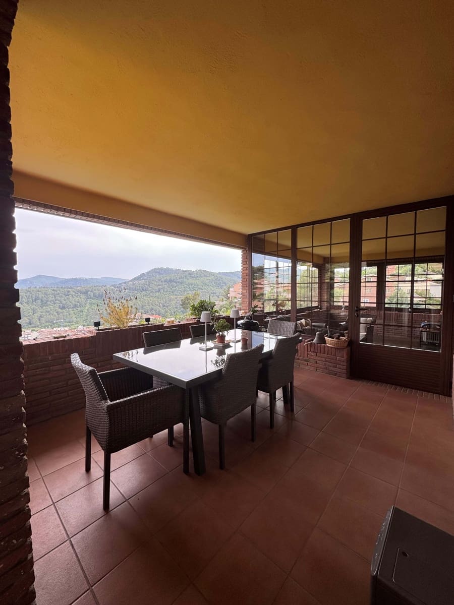 5 soverom Hus til salgs i Barcelona by med svømmebasseng - € 870 000 (Ref: 9988024)