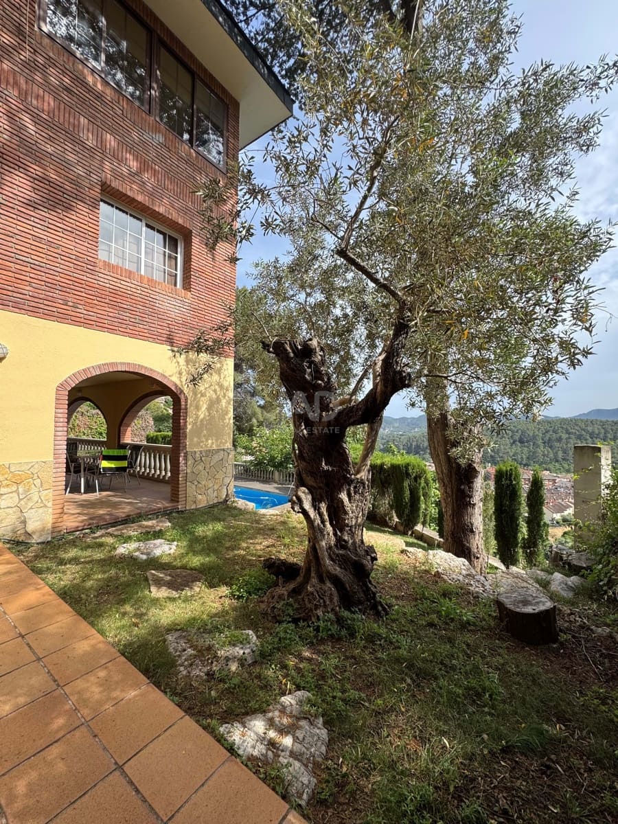 5 soverom Hus til salgs i Barcelona by med svømmebasseng - € 870 000 (Ref: 9988024)