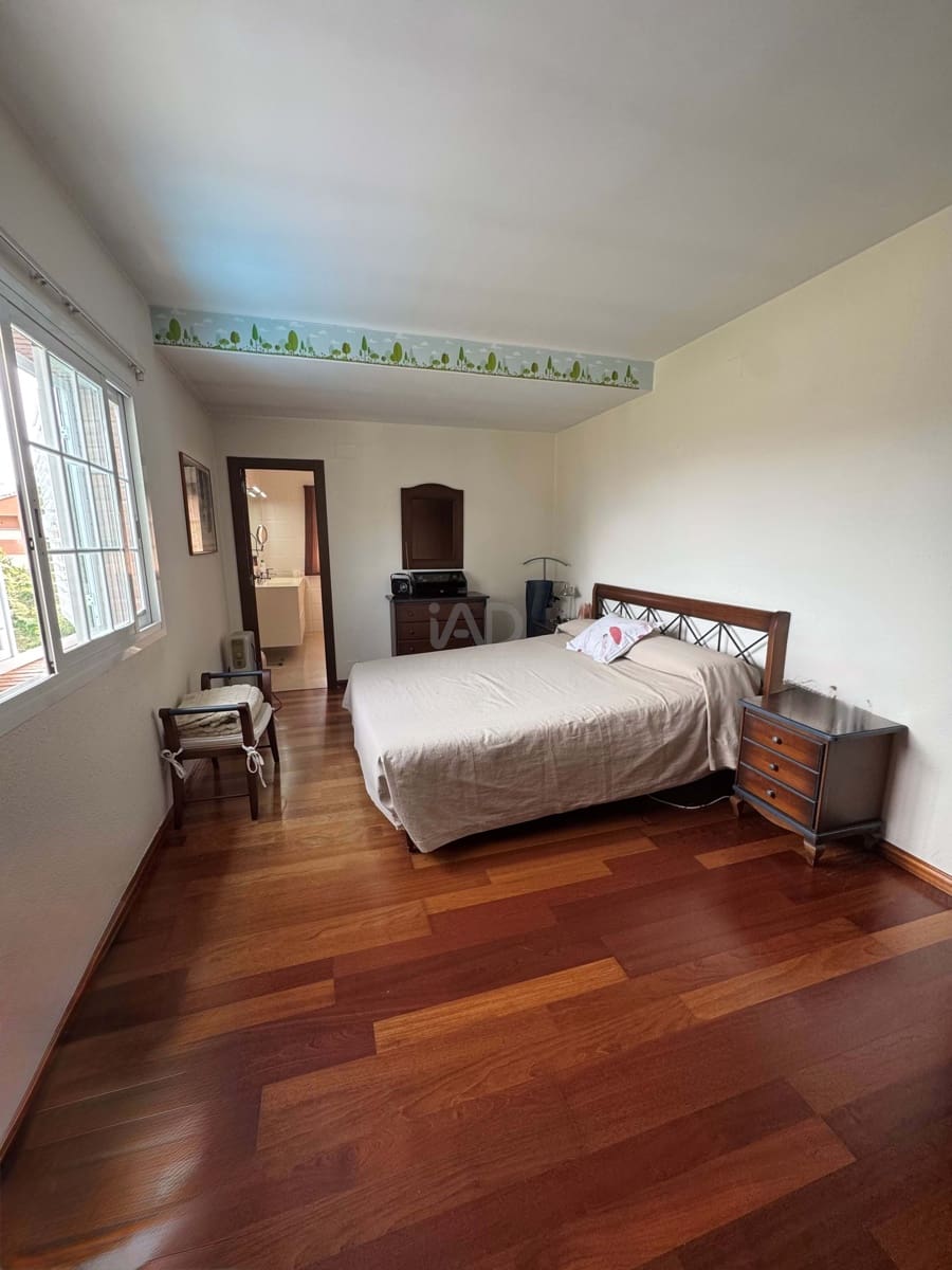 5 soverom Hus til salgs i Barcelona by med svømmebasseng - € 870 000 (Ref: 9988024)