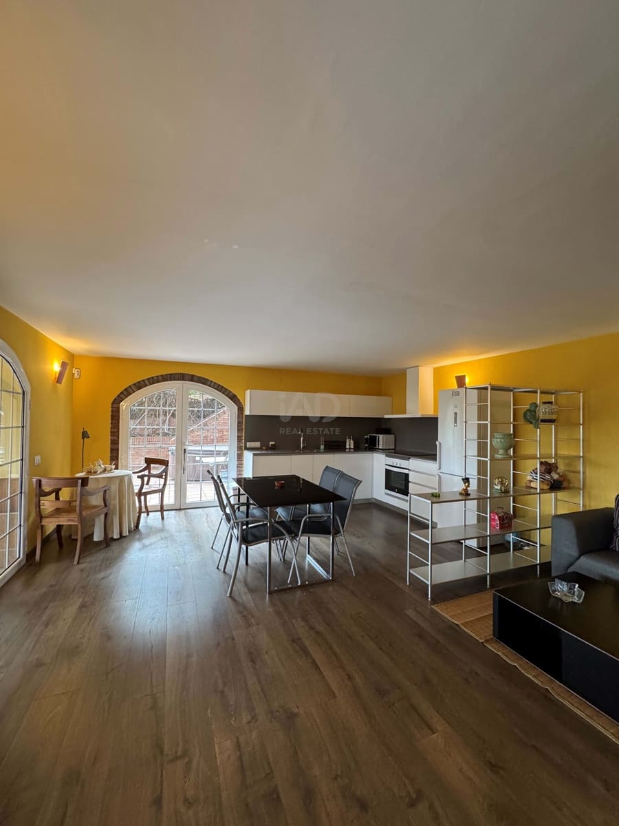 5 soverom Hus til salgs i Barcelona by med svømmebasseng - € 870 000 (Ref: 9988024)