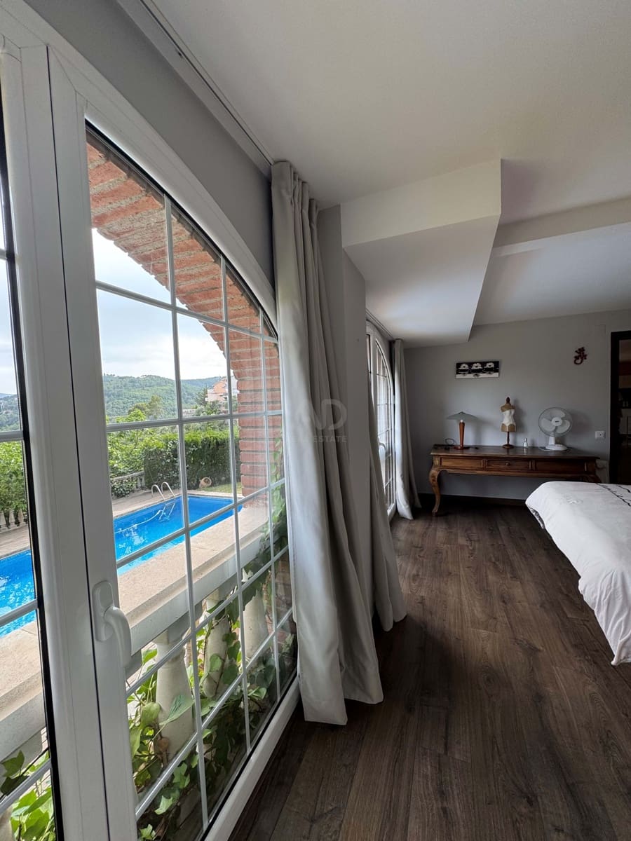 5 soverom Hus til salgs i Barcelona by med svømmebasseng - € 870 000 (Ref: 9988024)