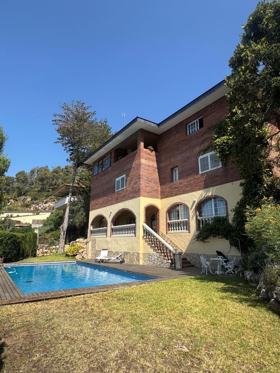 5 soverom Hus til salgs i Barcelona by med svømmebasseng - € 870 000 (Ref: 9988024)