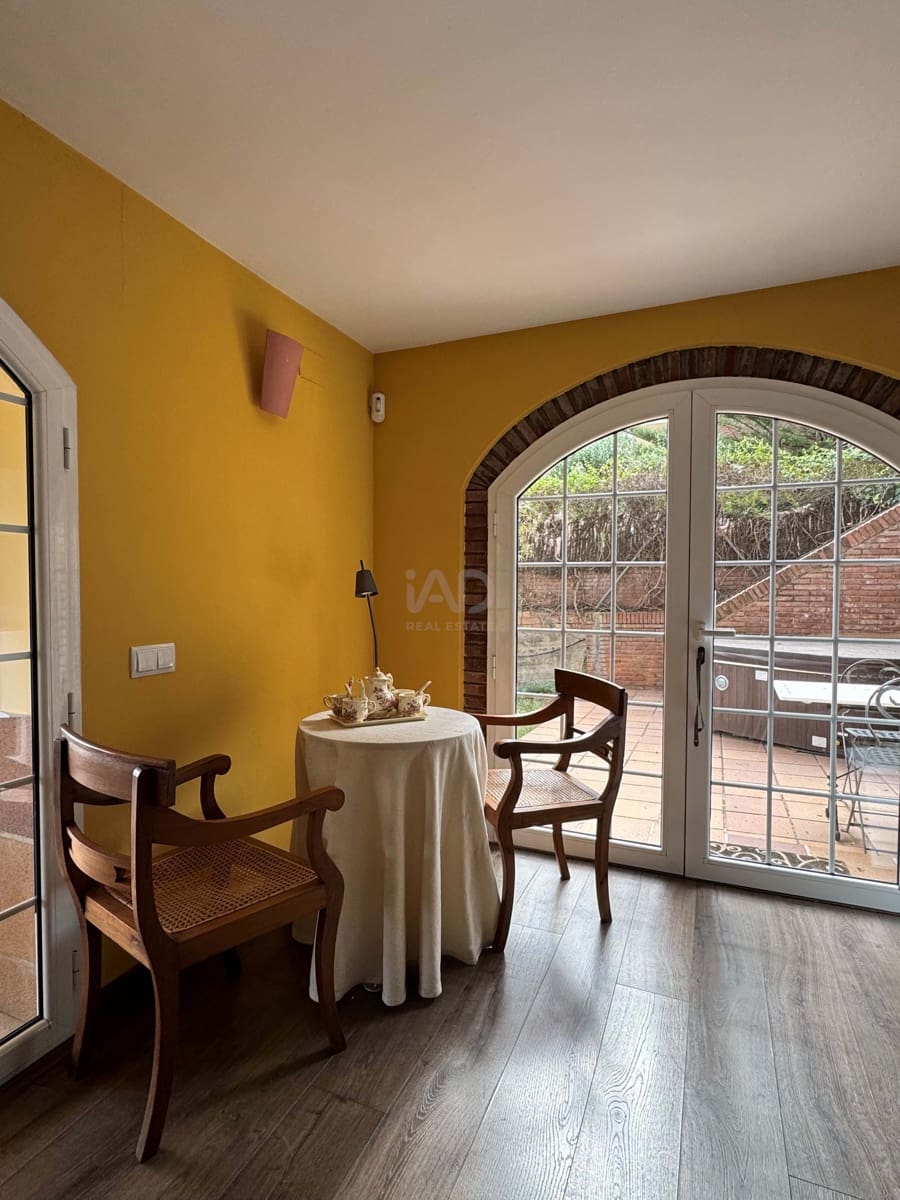 5 soverom Hus til salgs i Barcelona by med svømmebasseng - € 870 000 (Ref: 9988024)