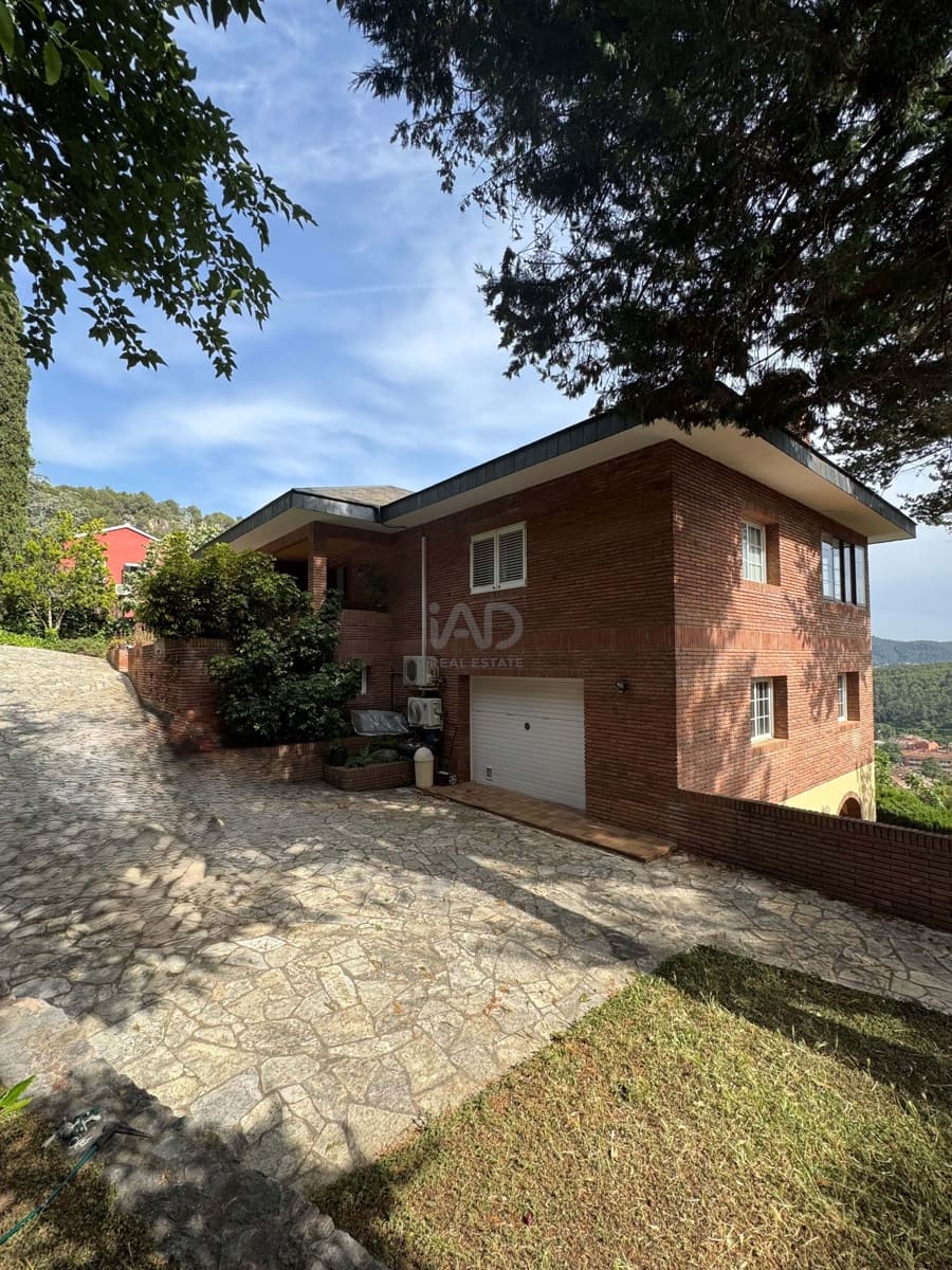 5 soverom Hus til salgs i Barcelona by med svømmebasseng - € 870 000 (Ref: 9988024)