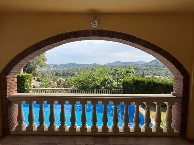 5 soverom Hus til salgs i Barcelona by med svømmebasseng - € 870 000 (Ref: 9988024)