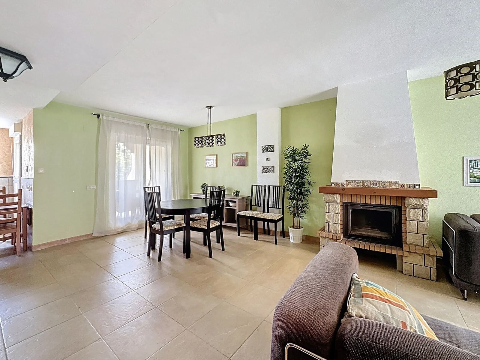 4 soveværelse Rækkehus til salg i Cadiz by med swimmingpool - € 649.000 (Ref: 9988025)