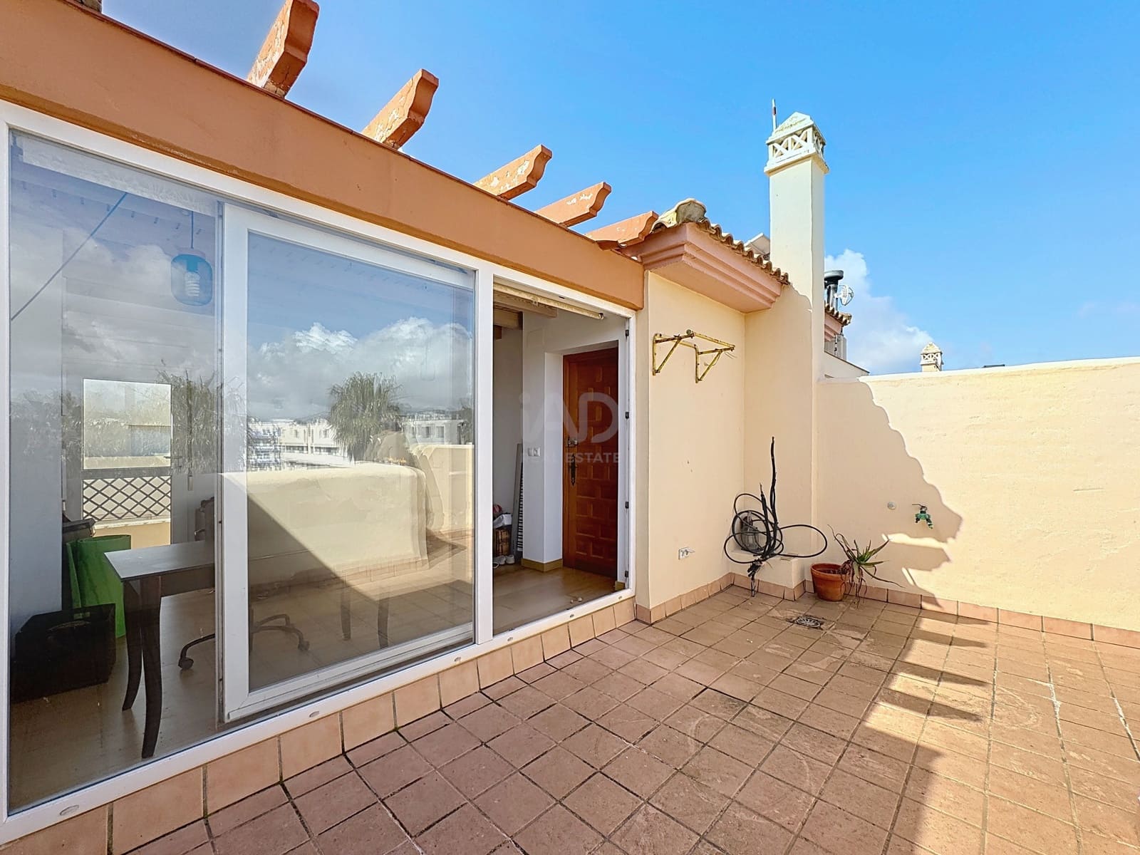 4 soveværelse Rækkehus til salg i Cadiz by med swimmingpool - € 649.000 (Ref: 9988025)