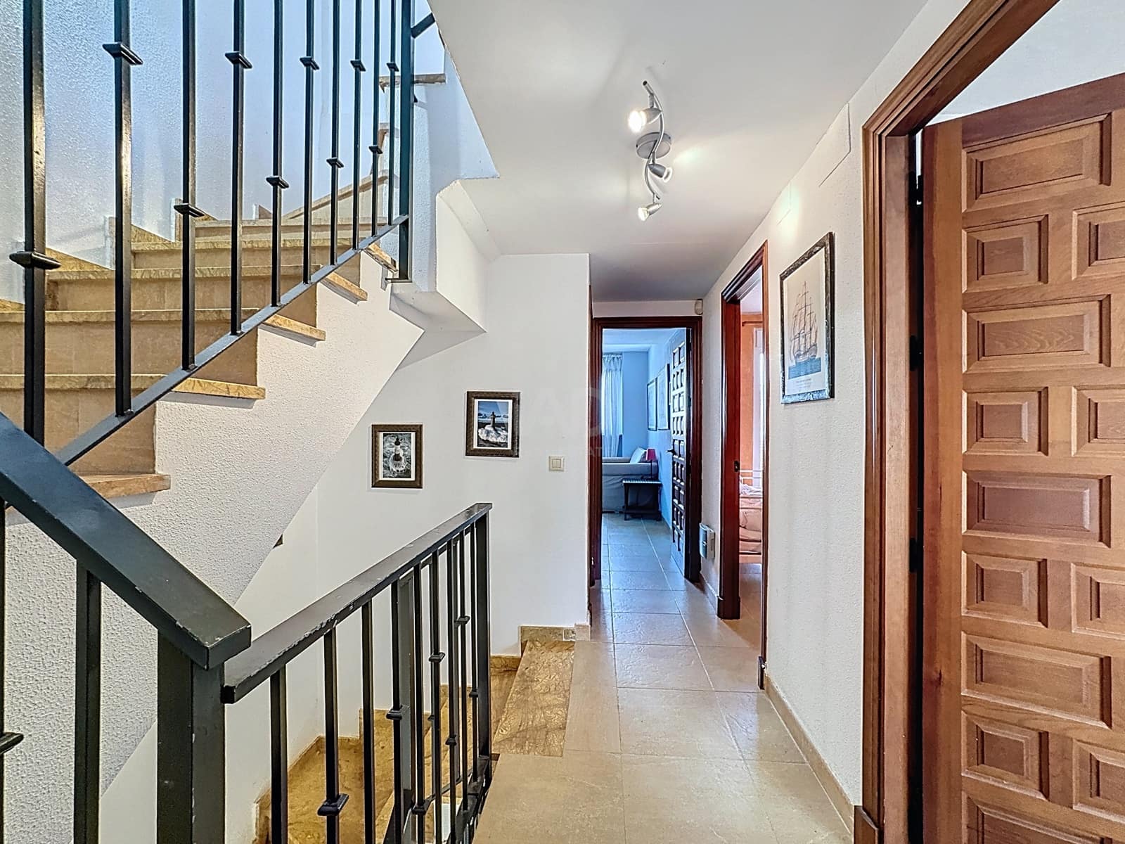 4 soveværelse Rækkehus til salg i Cadiz by med swimmingpool - € 649.000 (Ref: 9988025)