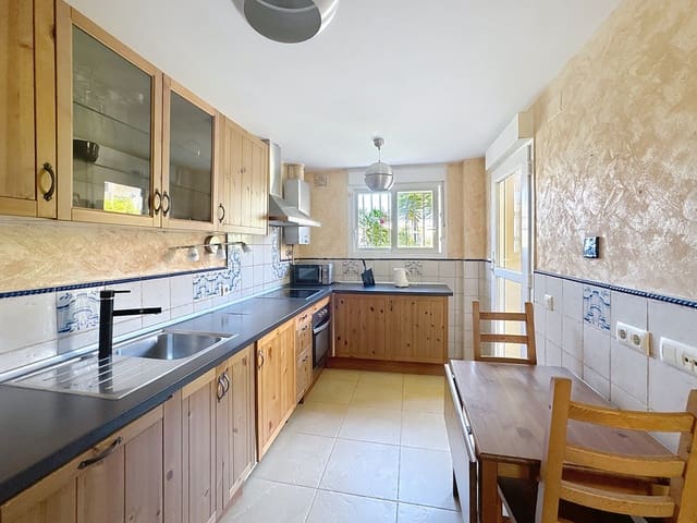 4 soveværelse Rækkehus til salg i Cádiz by med swimmingpool - € 649.000 (Ref: 9988025)