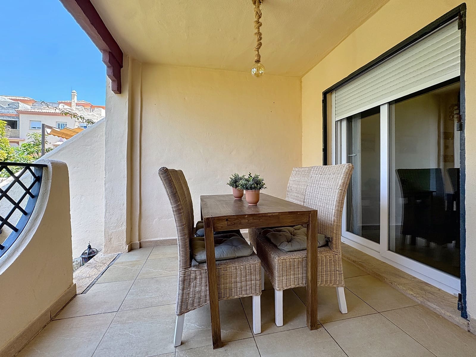 4 soveværelse Rækkehus til salg i Cadiz by med swimmingpool - € 649.000 (Ref: 9988025)