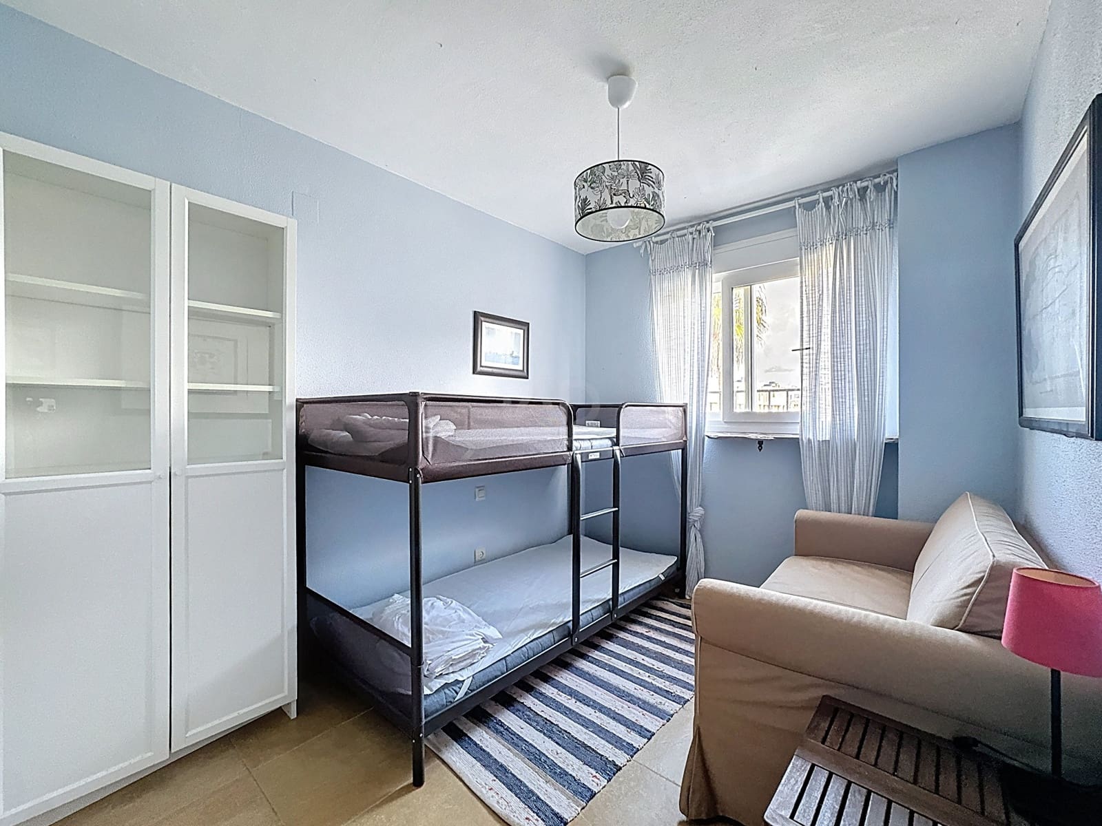 4 soveværelse Rækkehus til salg i Cadiz by med swimmingpool - € 649.000 (Ref: 9988025)