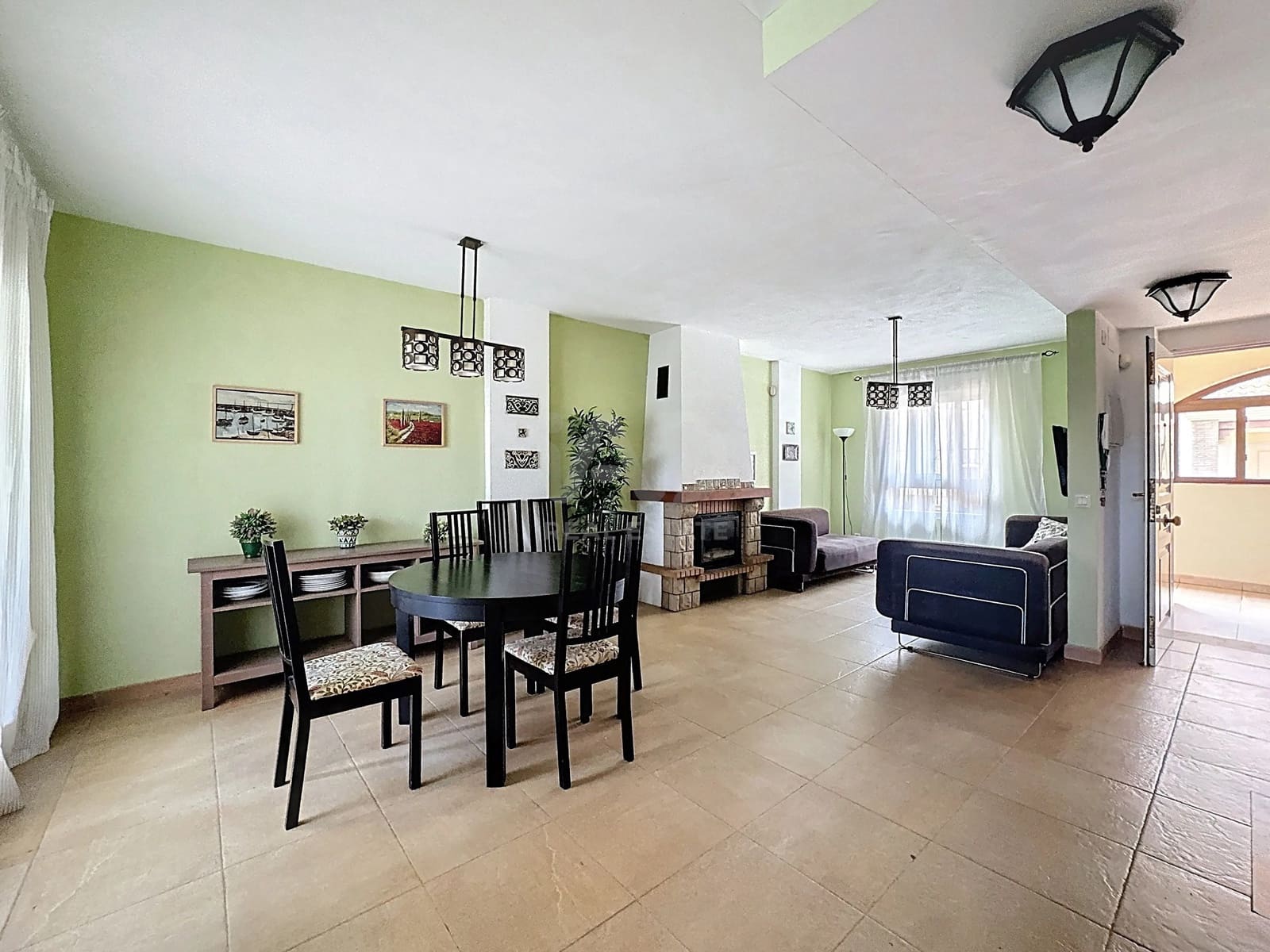 4 soveværelse Rækkehus til salg i Cadiz by med swimmingpool - € 649.000 (Ref: 9988025)