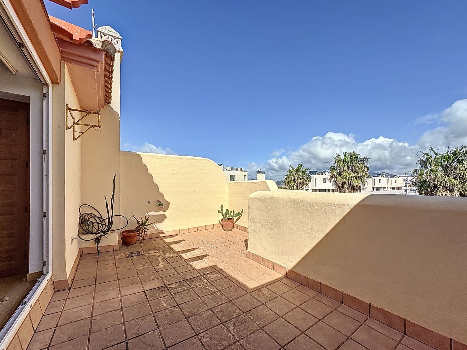 4 soveværelse Rækkehus til salg i Cadiz by med swimmingpool - € 649.000 (Ref: 9988025)