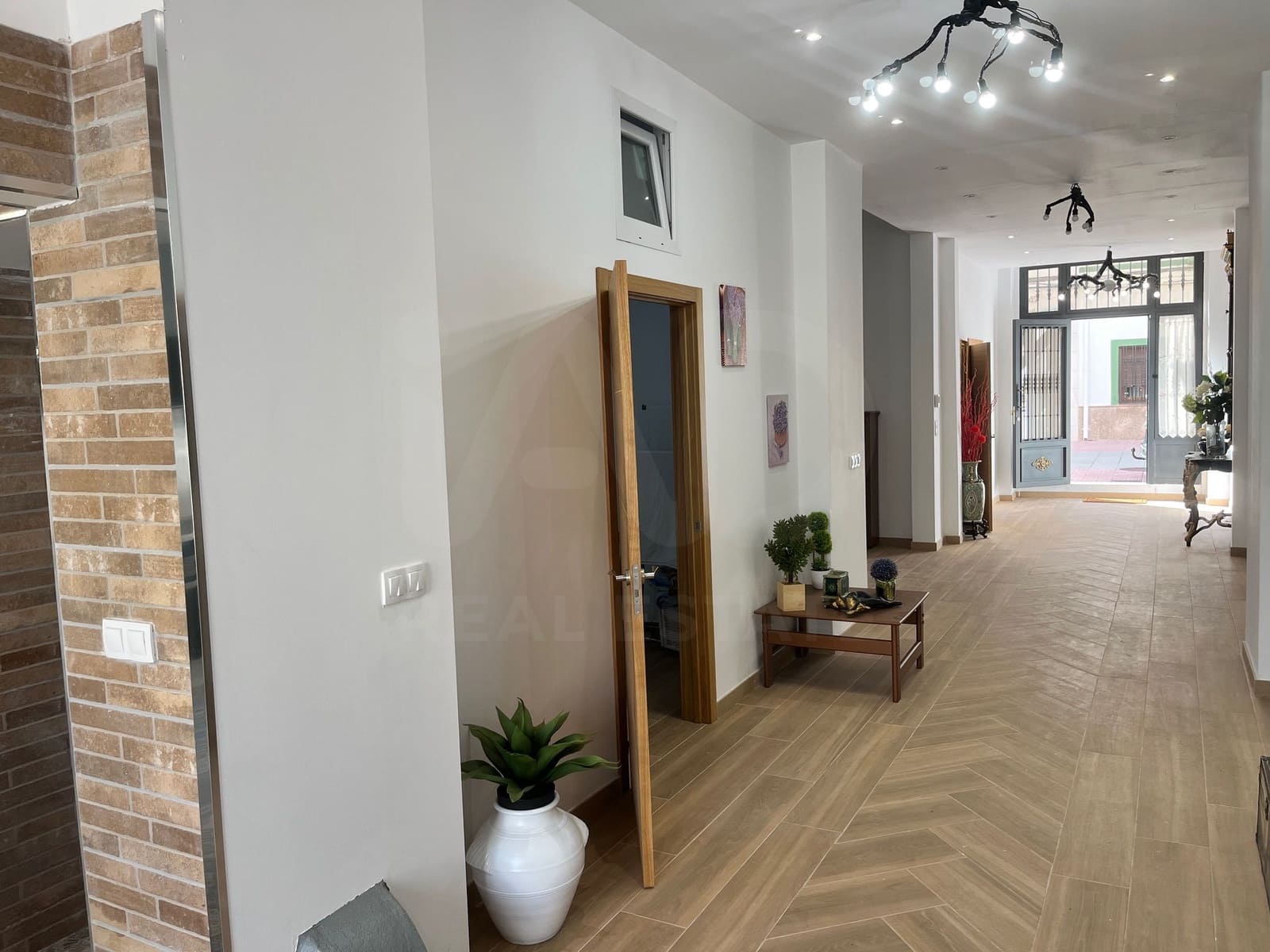 9 soverom Hus til salgs i Oropesa  - € 739 000 (Ref: 9988029)