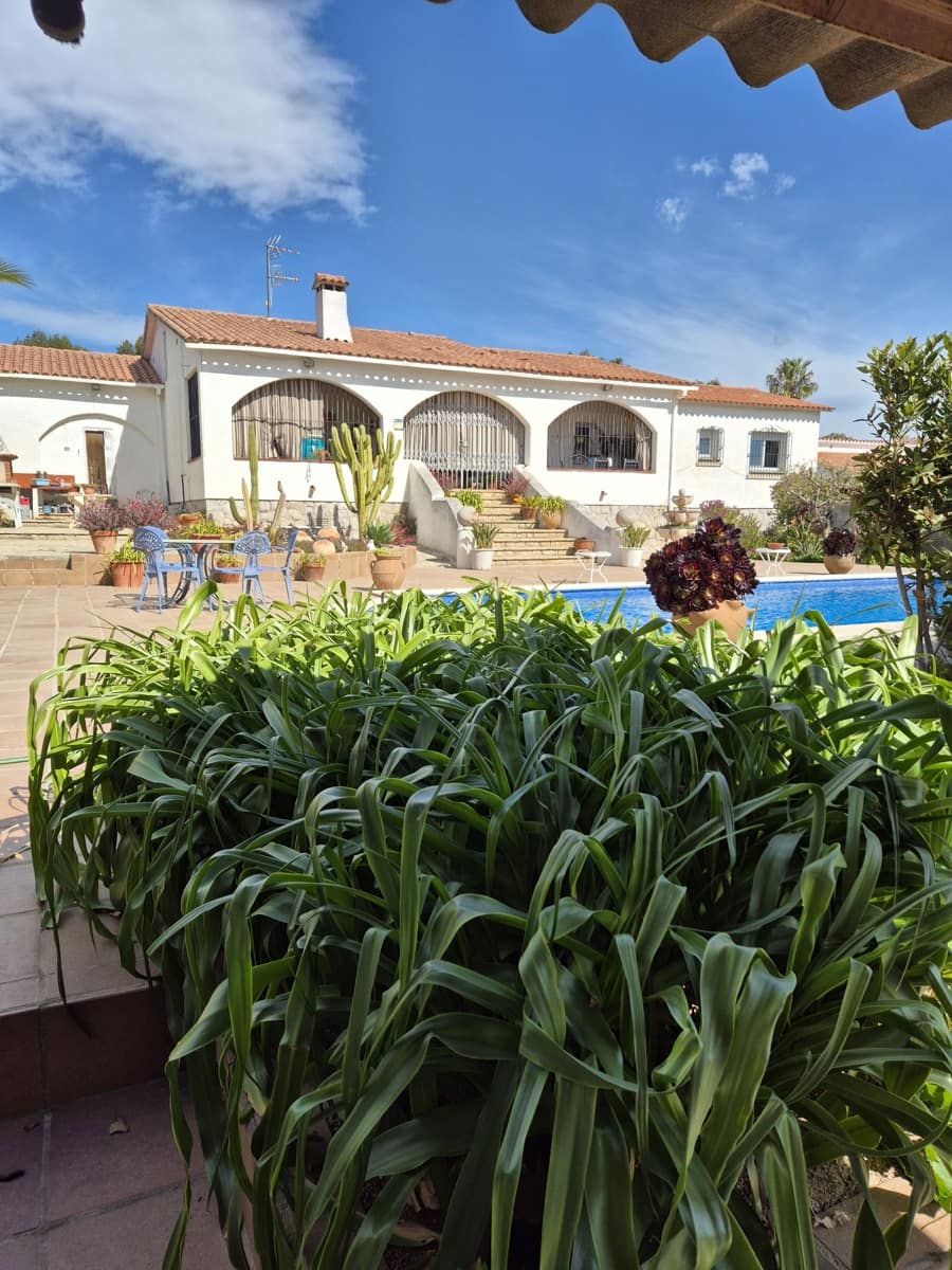 4 slaapkamer Huis te koop in Barcelona stad met zwembad - € 490.000 (Ref: 9988042)