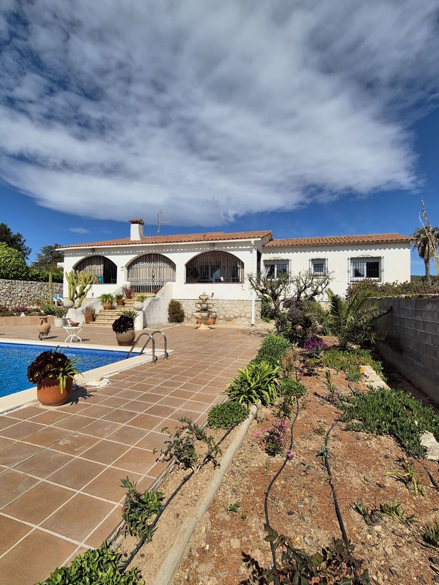 4 slaapkamer Huis te koop in Barcelona stad met zwembad - € 490.000 (Ref: 9988042)