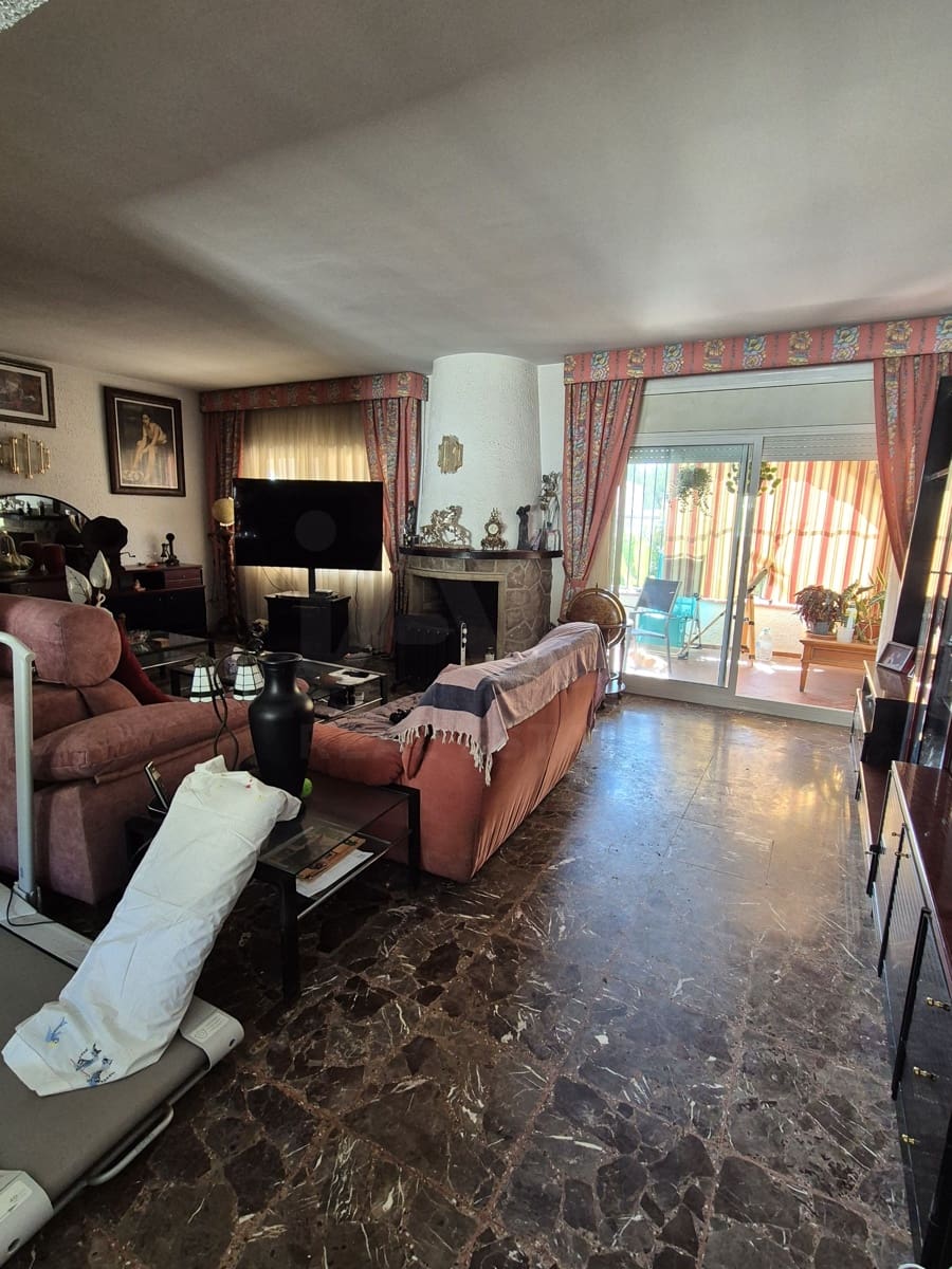 4 slaapkamer Huis te koop in Barcelona stad met zwembad - € 490.000 (Ref: 9988042)