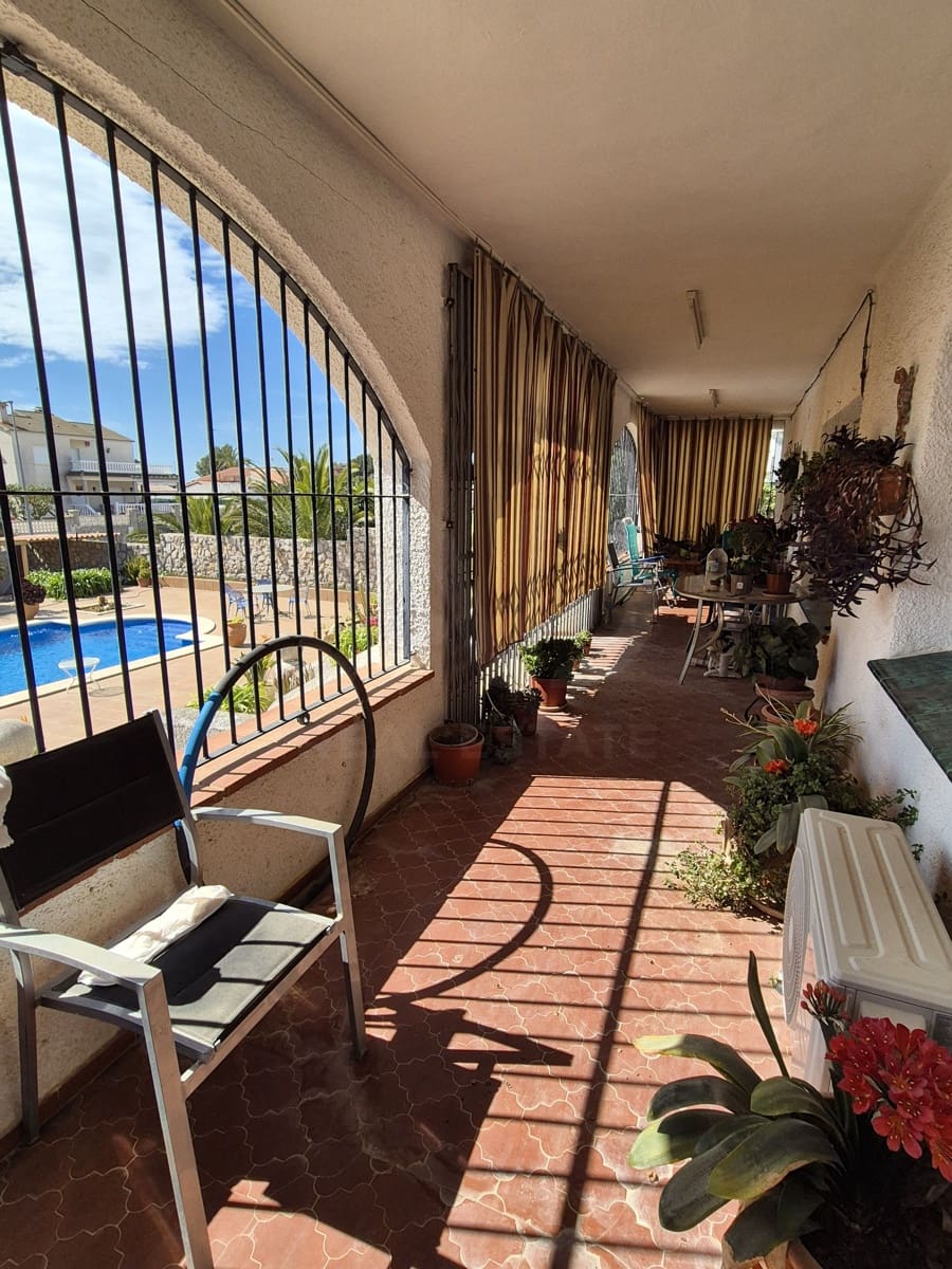 4 slaapkamer Huis te koop in Barcelona stad met zwembad - € 490.000 (Ref: 9988042)