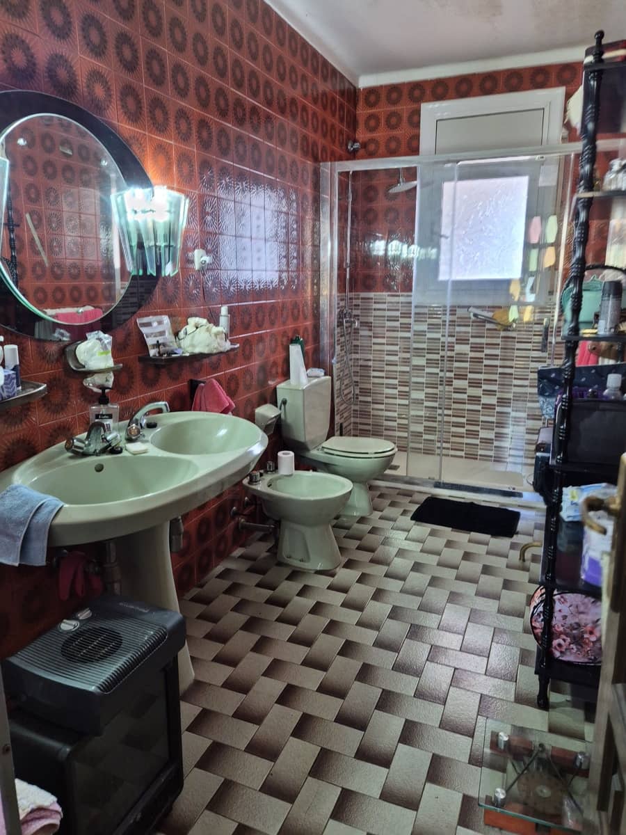 4 slaapkamer Huis te koop in Barcelona stad met zwembad - € 490.000 (Ref: 9988042)