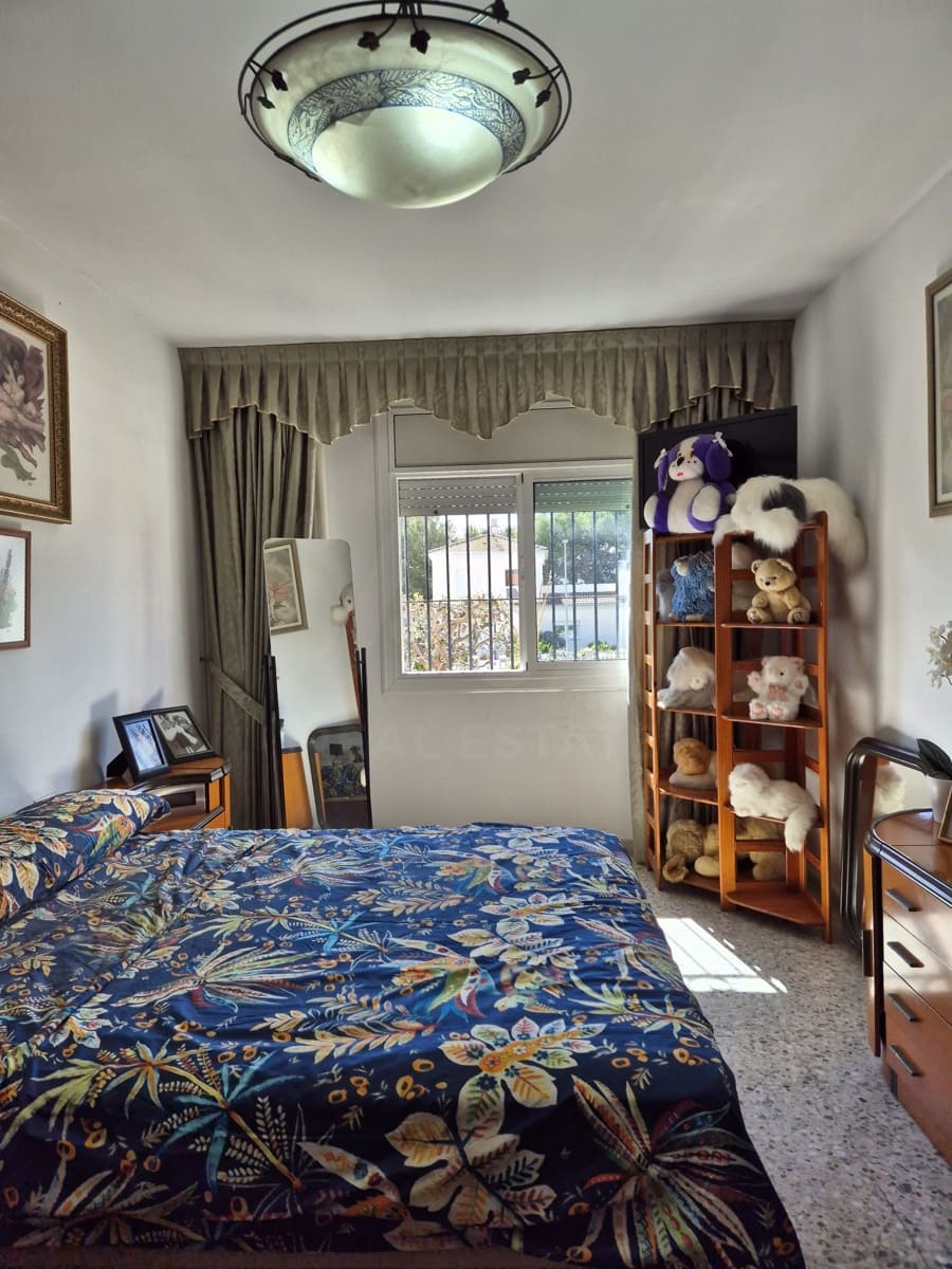4 slaapkamer Huis te koop in Barcelona stad met zwembad - € 490.000 (Ref: 9988042)